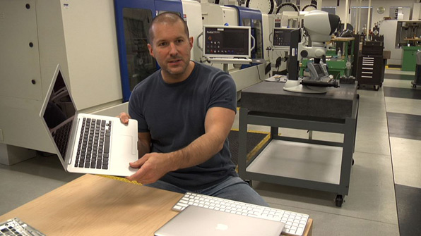 Jonathan-ive-shows-unibody-macbook-in-apples-hq